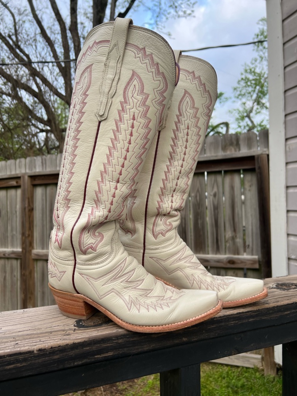 Lucchese Glitz Cream Maroon Stitch AGGIE Priscilla
